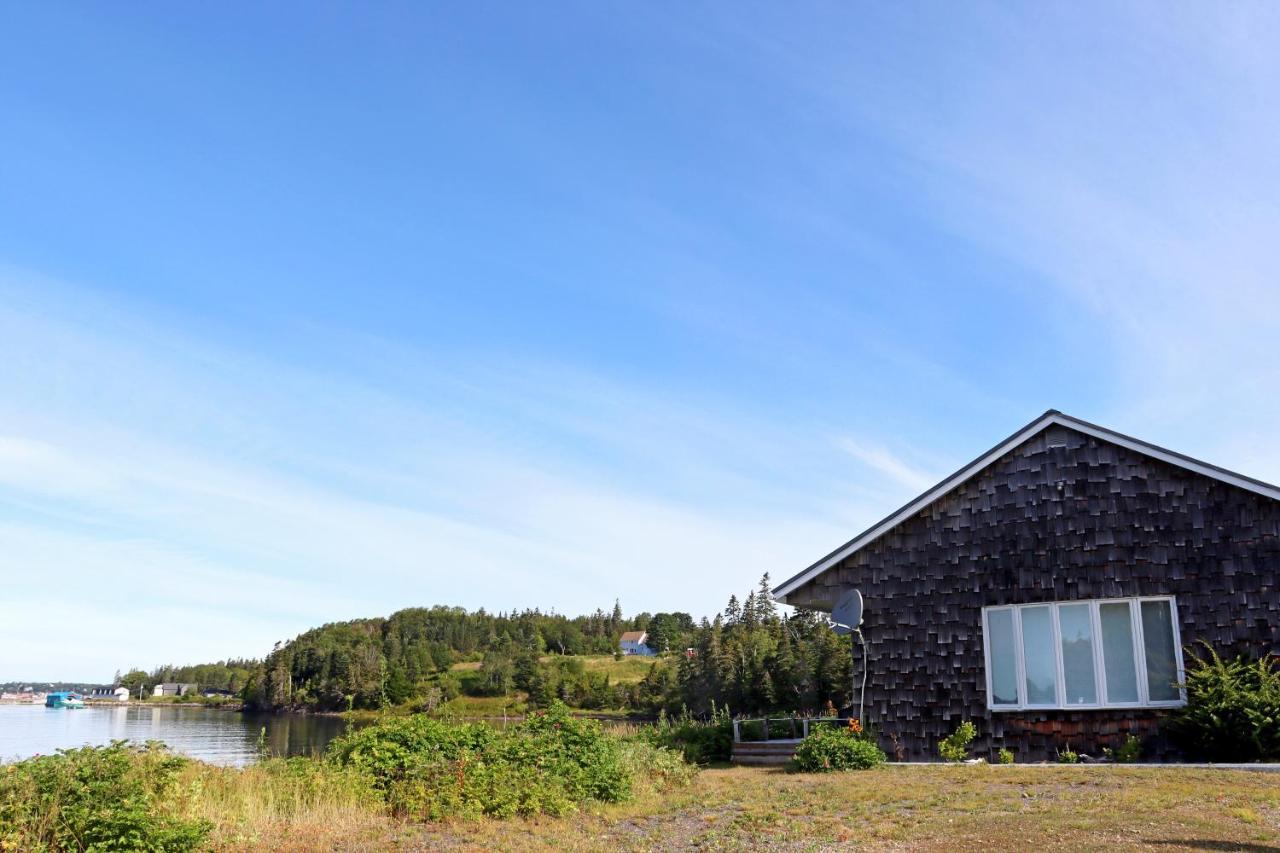 Friars Bay Inn & Cottages Welshpool Buitenkant foto