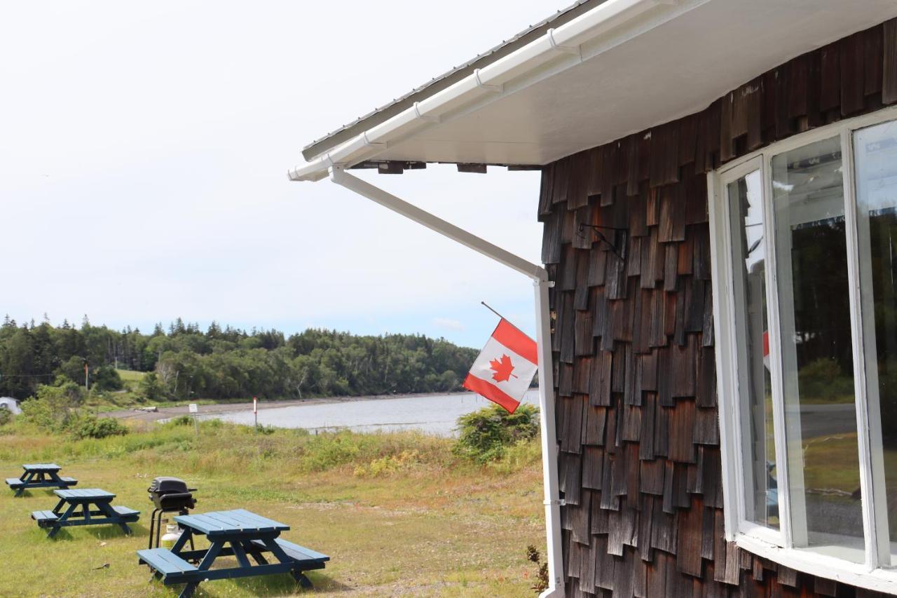 Friars Bay Inn & Cottages Welshpool Buitenkant foto