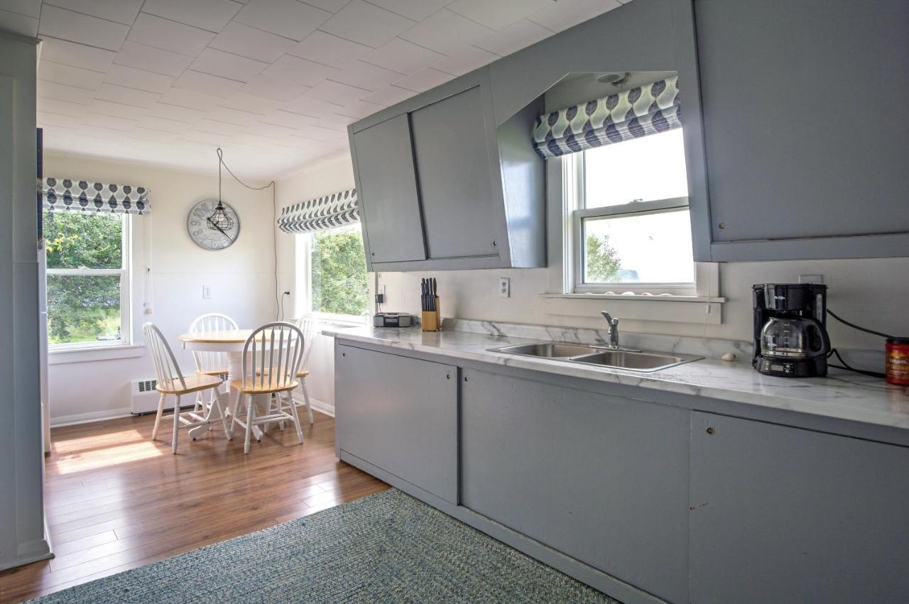Friars Bay Inn & Cottages Welshpool Buitenkant foto