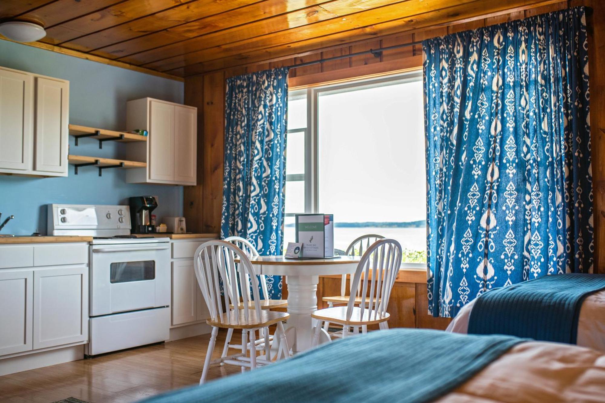 Friars Bay Inn & Cottages Welshpool Kamer foto