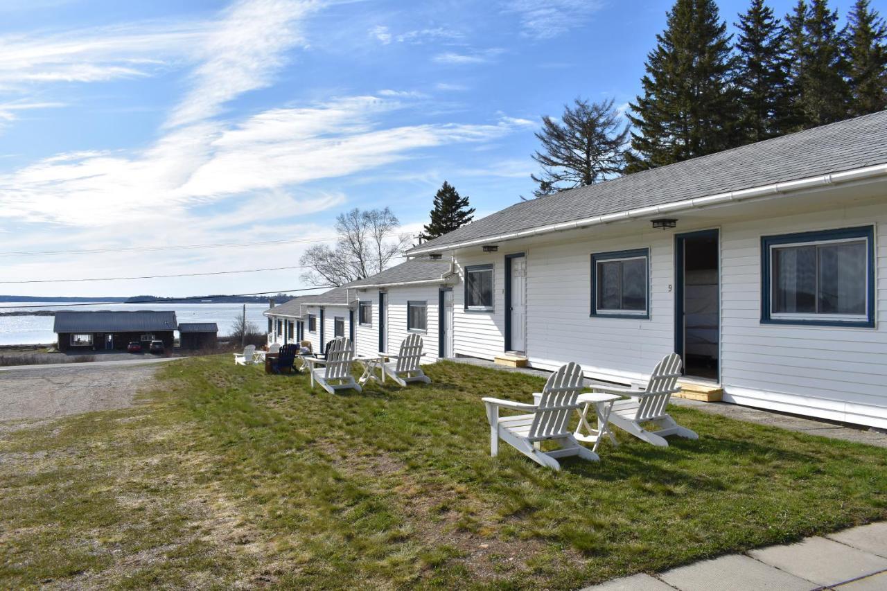 Friars Bay Inn & Cottages Welshpool Buitenkant foto